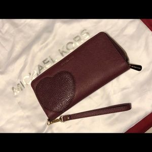 Michael Kors Hearts Saffiano Wristlet